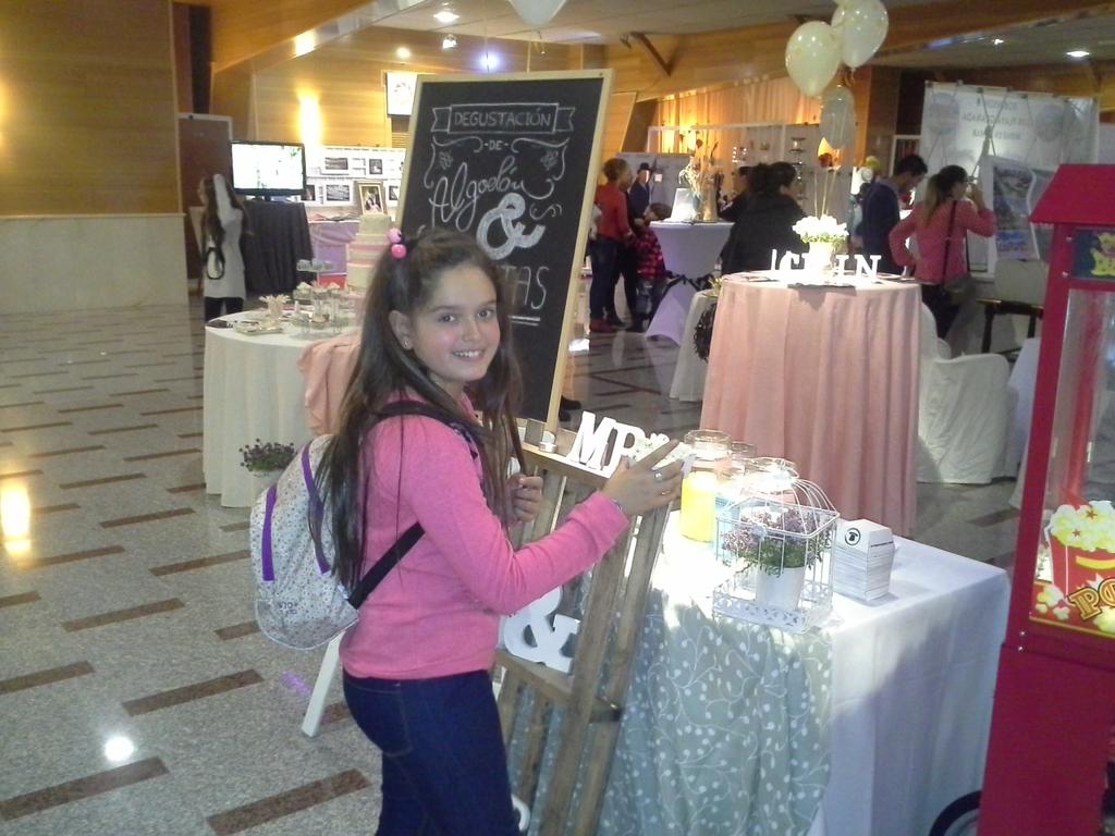 TachinEventosGr's tweet photo. La primera en probar estas calentitas palomitas...como huelen.!!!! #GRXNupcial @GranadaNupcial @elcapricho http://t.co/YQ48YvkPTD