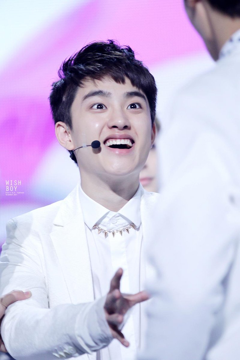 _Kyungsoo_lover's tweet photo. Good night! Leaving early~ I hope you had fun with my spam gis/pics #Wakeupat3am #Work #Sleepy http://t.co/zCtlOgKp2X