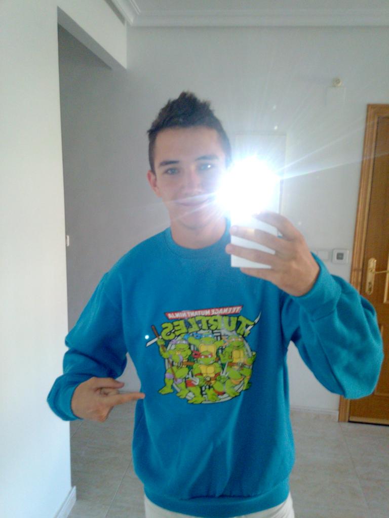 MrSamFenix15's tweet image. Muchísimas gracias a @08Dessing @veroslop y @Carmen_Rode95 , sois los.mejores ;D #TMNT #ShellPower