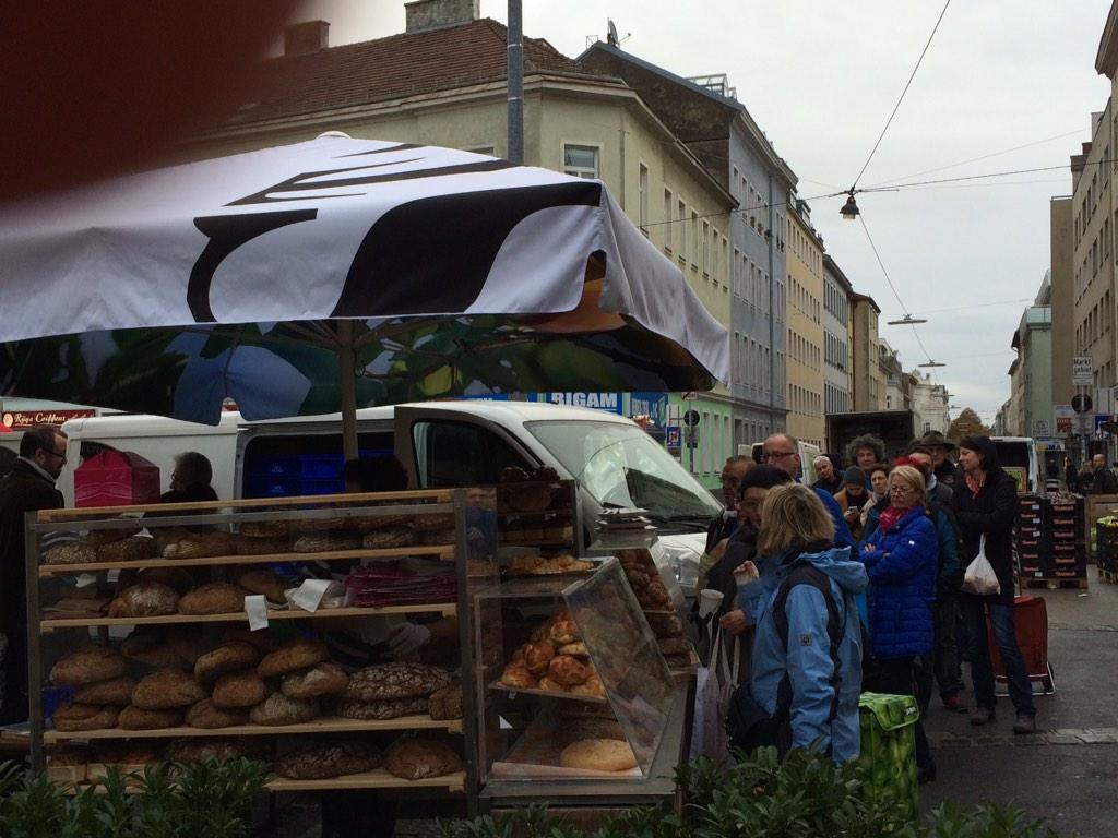 ketchum_austria's tweet photo. Samstag Morgen: Bäckermeister Kasses am Brunnenmarkt. #echtgutbaecker #healthbread #kunde http://t.co/cKxwnf4upH