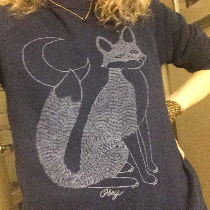 lomo212's tweet photo. This sweatshirt is taking me to a happy-cozy-everything feels good place. #foxandmoon http://t.co/DlB9Ztpqx2