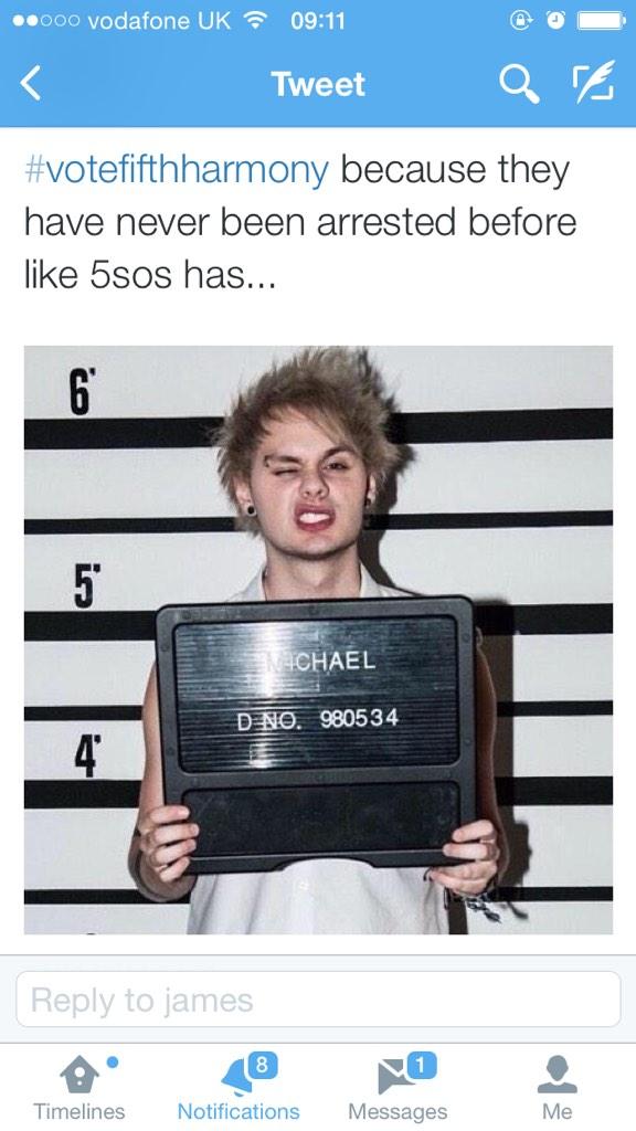 IEROLASHTON's tweet photo. IM LAUGHING SO HARD OH MY GOD #vote5sos http://t.co/m5gPCVNLot