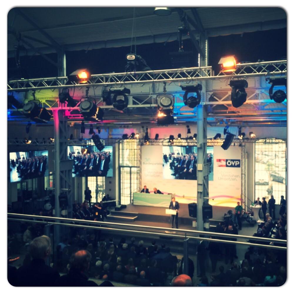 jungeoevp's tweet photo. Jetzt geht's los mit den 36. Bundesparteitag der @oevp! Wir freuen uns! #losgehts #evolutionVP #BPT14 http://t.co/VEM8c3OAWa