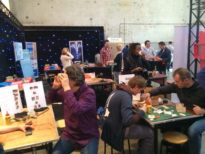 bendermischa's tweet image. “@Brightsite: Je eigen virtualreality bril vouwen van karton of maken van hout #brightday4 #brightday http://t.co/R6ApfS16d9” #eWeek14