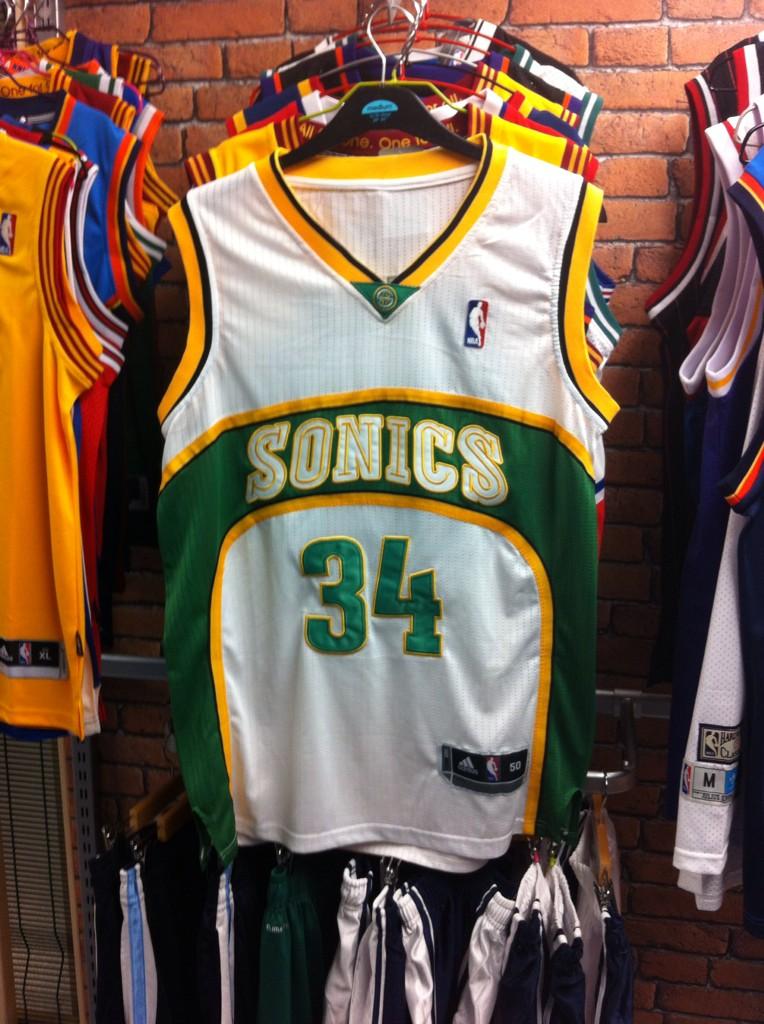 BallHallShop's tweet image. Did you order this vest? If so, can you make yourself known to us please! #SlideIntoOurDMs