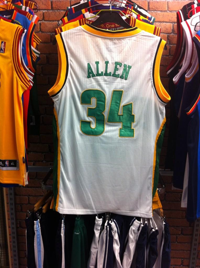 BallHallShop's tweet image. Did you order this vest? If so, can you make yourself known to us please! #SlideIntoOurDMs