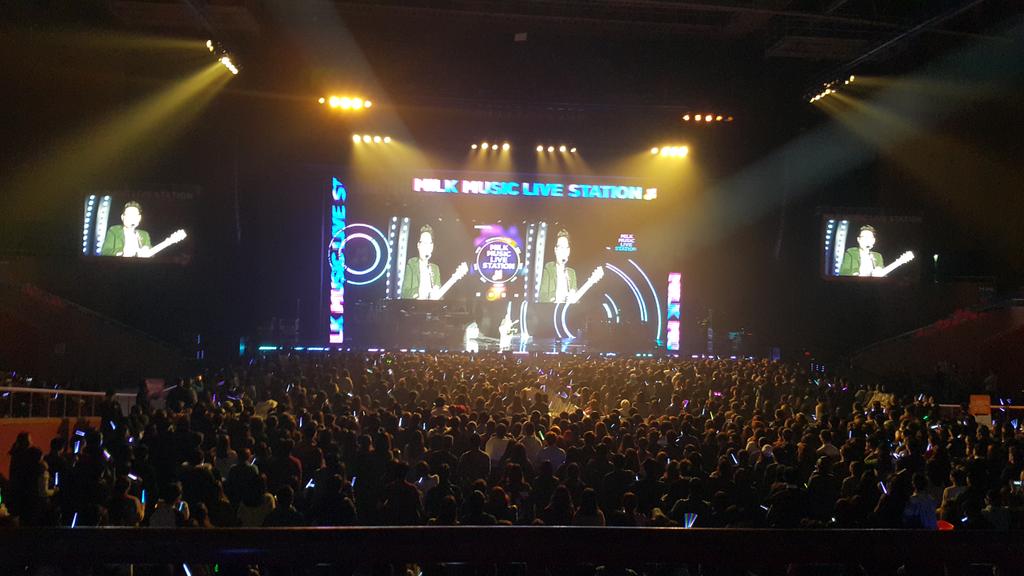 MYSTIC 89의 수장 윤종신 등장. 밀크뮤직 라이브스테이션 콘서트.