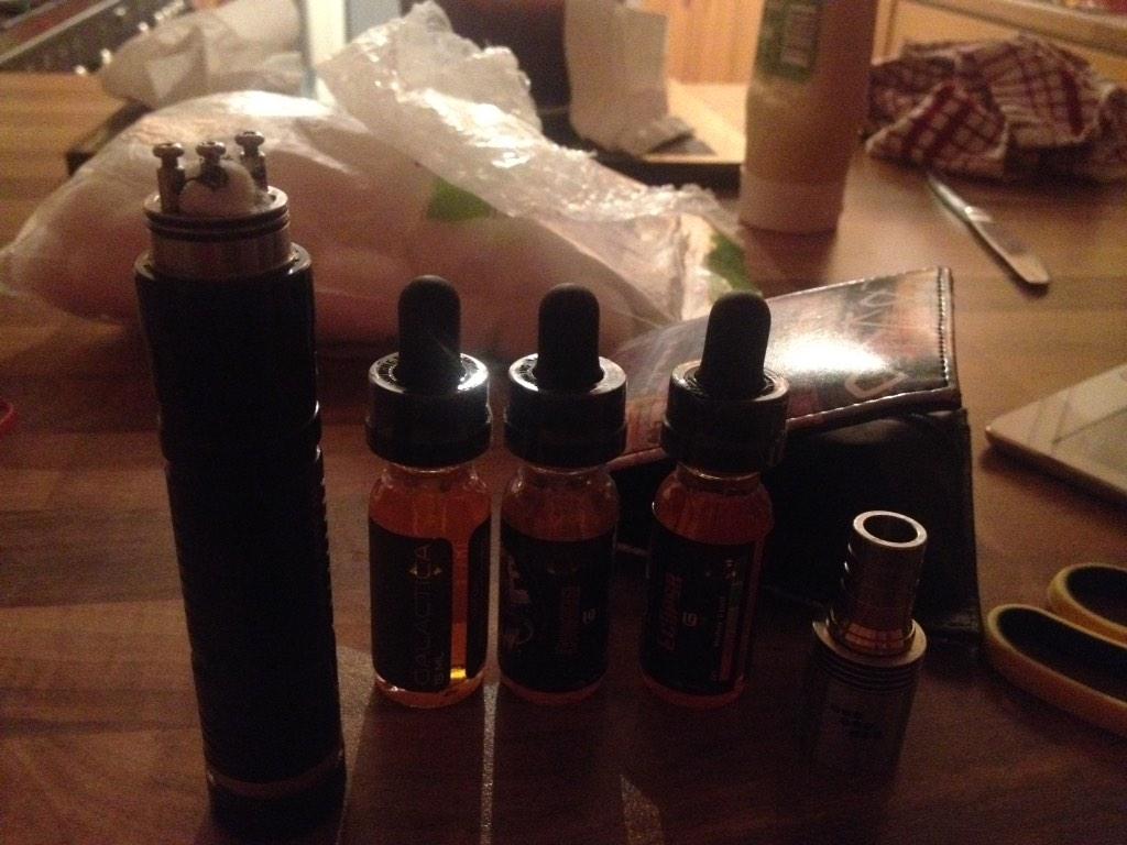 VapeeMasterss's tweet image. #blackhawk mod with #mutationX #RDA with #spacejamliquids 👌