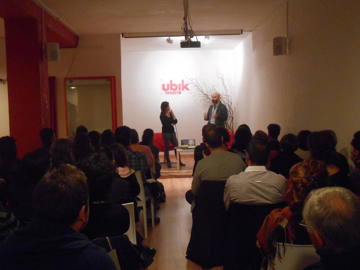 UbikTaranto's tweet photo. Presentazione #ilcacciatoredelbuio Grazie!!! @DonatoCarrisi @LibriLonganesi http://t.co/Q5TrHpyHCs