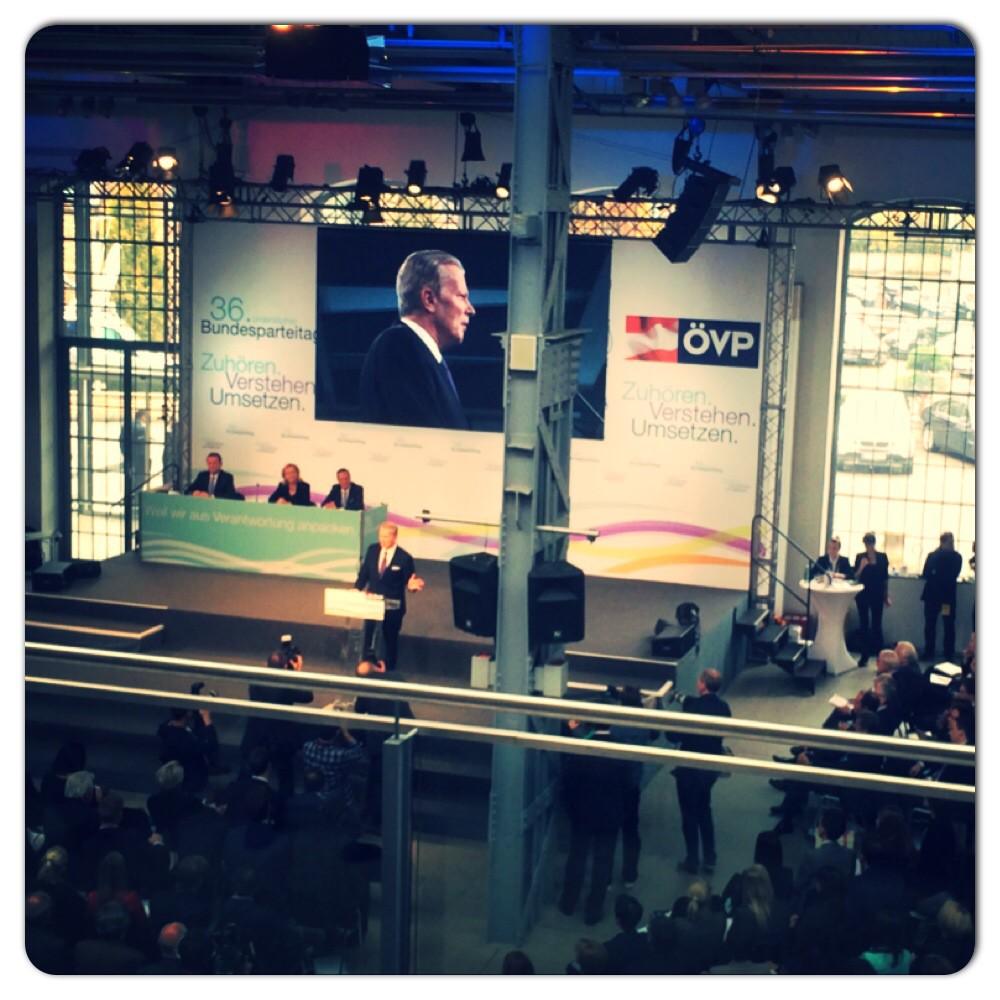jungeoevp's tweet photo. Rede von @MitterlehnerR am @oevp Bundesparteitag! #evolutionVP #BPT14 http://t.co/5VcNyhbjmh