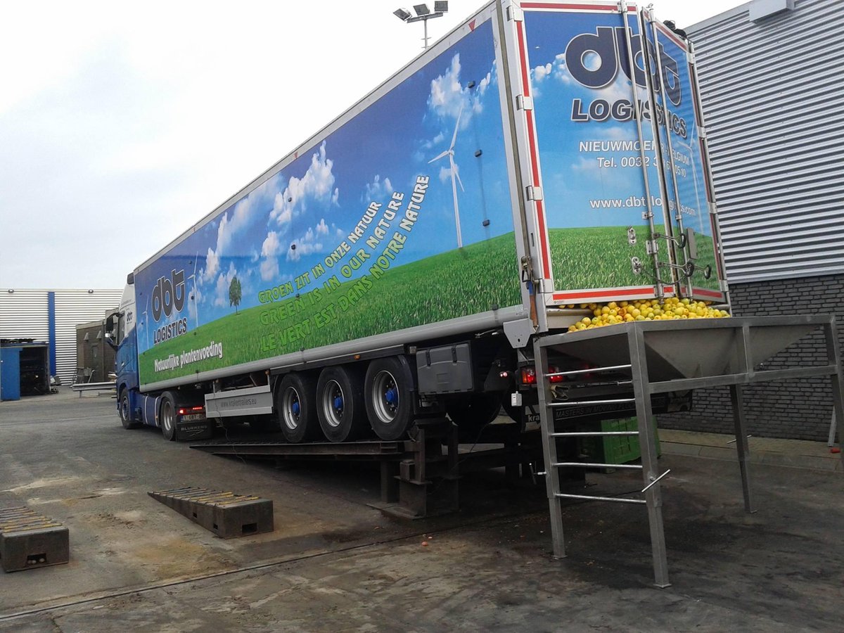 ChrisDelcroix's tweet photo. Een appeltje voor de dorst #dbtlogistics #mooiwerk #walkingfloor http://t.co/JCf4z4tHda