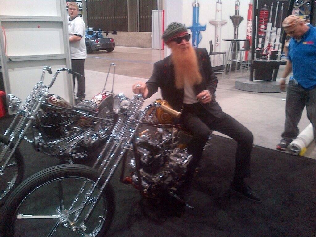 82Deluxe's tweet photo. Not often you get Billy Gibbons sitting on your bikes, my son was stoked #splitimagekustoms http://t.co/ita7gWaBIU