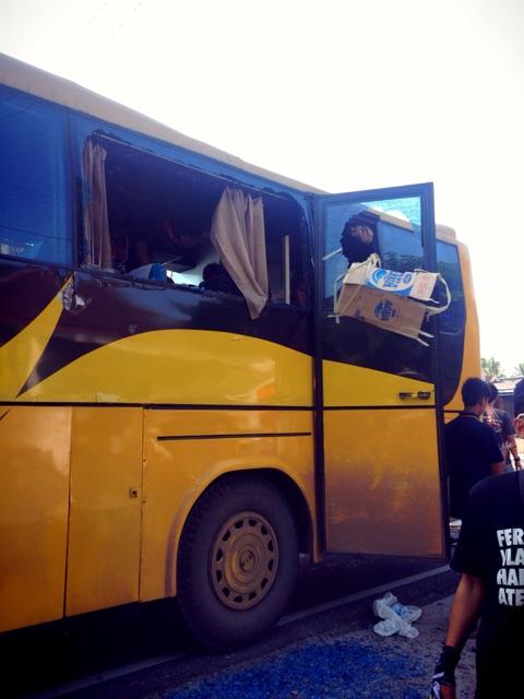 dokeiidokeii's tweet photo. @ridwankamil @simamaung di bandung hura-hura, disini kami mencekam dan nyawa taruhan kami demi harga diri orang bdg. http://t.co/qPQyozwh0E