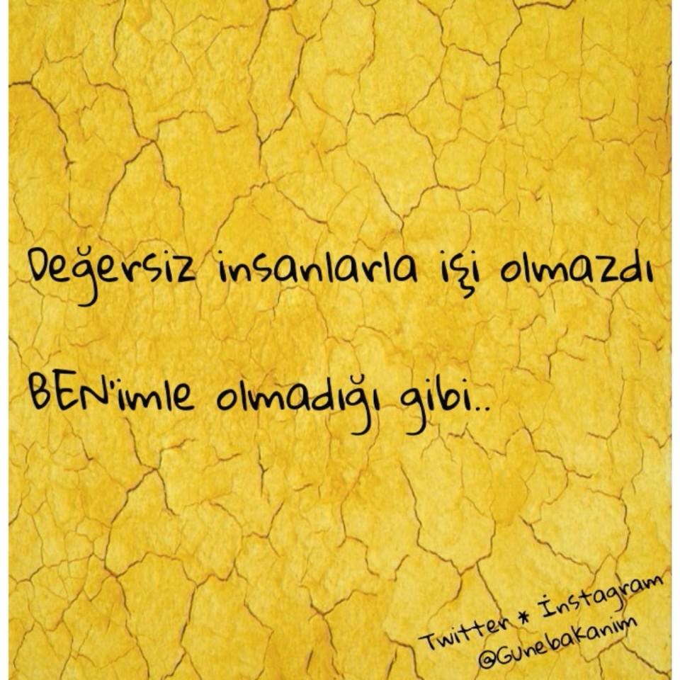 gunebakanim's tweet image. Kendimizi değersiz hissettiren şey karşımızdakinin bize bakış açısıdır.