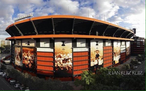 eduardoesteve's tweet photo. Al final dará pena irse! RT @Valencia_CF1919: El cambio de imagen de Mestalla asombra a toda Europa. http://t.co/apFzrkc484