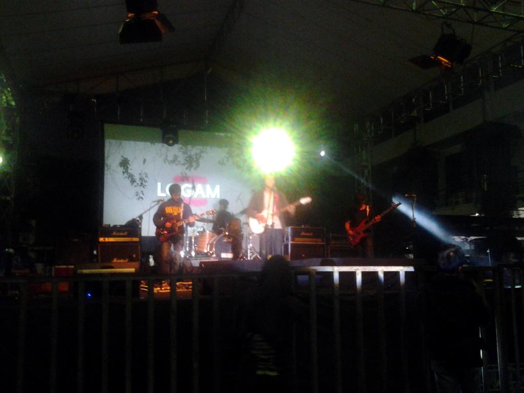 EMINEX2014's tweet photo. Closing EMINEX bareng @apres_itb http://t.co/PDP0HYFSeS