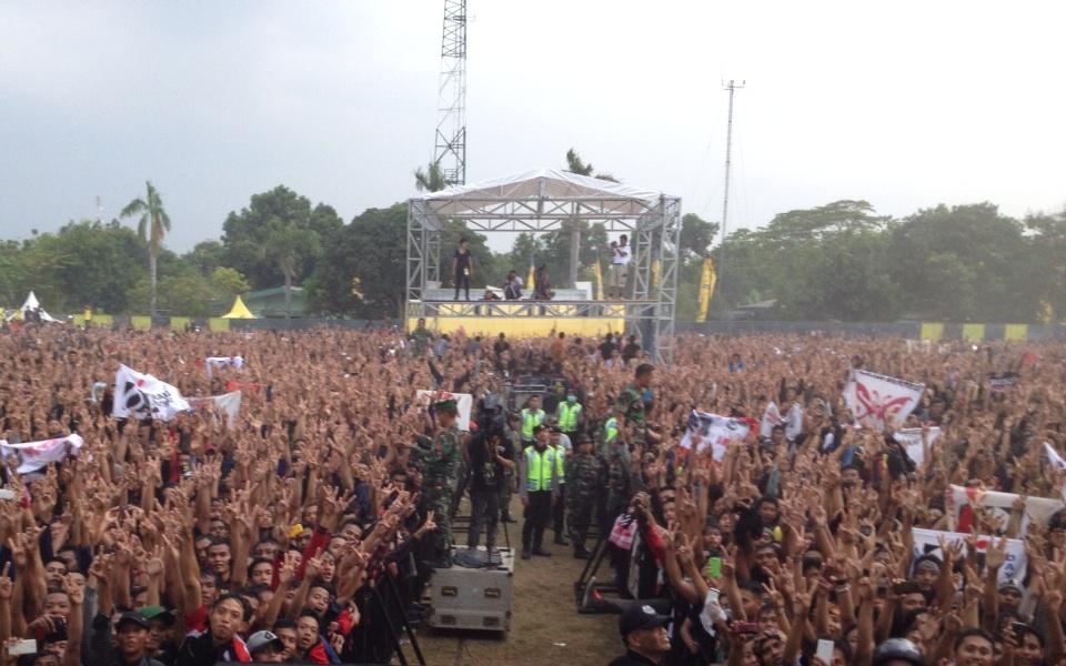 KataIwanFals's tweet photo. super sekali . RT @iwanfals: Bersih2 Wong Cerbon ...Go...Go...Go... http://t.co/9Kcw5dXoAH  #iwanfals #cirebon