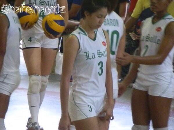 hahahaydz's tweet photo. Yeye!! @mikareyesss π #unigames2014 #LadySpikers #champs #latepost http://t.co/sJu00C5YvS