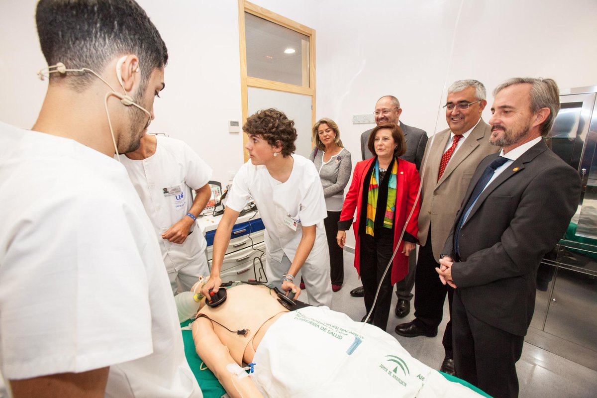 unisevilla's tweet photo. ¡Estamos de inauguración! 🏨 Nueva Facultad de Enfermería, Fisioterapia y Podología #sevillahoy http://t.co/gosgvxqiDu http://t.co/dDWMU9a5WZ