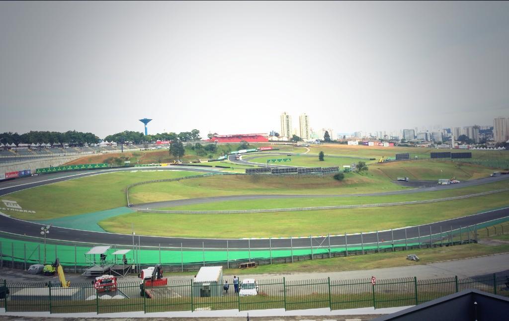 FerrariF1Club's tweet photo. Amazing view from the Ferrari F1 club in Interlagos. Enjoy the FP3 and Qualy with us! http://t.co/5y3m3i9jMX