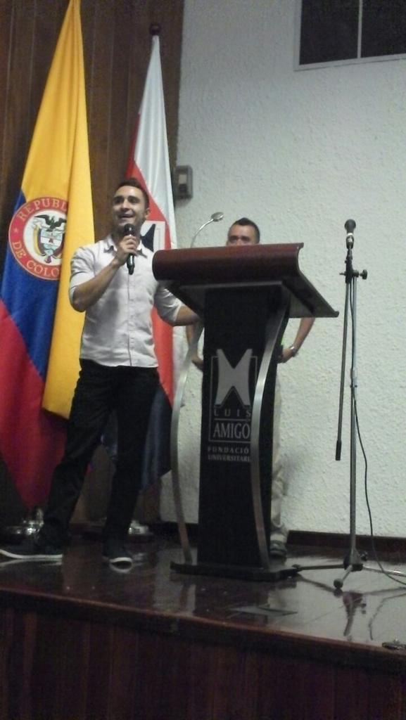 semanacpd's tweet photo. Categoría crónica radial, Lady Tabares por Andrés Gutiérrez http://t.co/X90DUE7QLA
