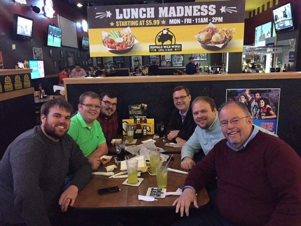 dbrokke's tweet photo. Enjoying lunch @BWWings with Brokke Boys and @mcmanus74 ! #getuntangled http://t.co/WKf8taeEUf