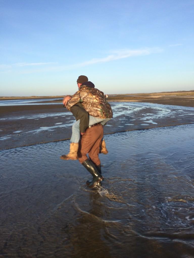 TXRicardo's tweet photo. Frisse neus gehaald en bijgepraat met leden van @HGTIVDIJ #ouwejongenskrentenbrood http://t.co/ur8K0FlDiF