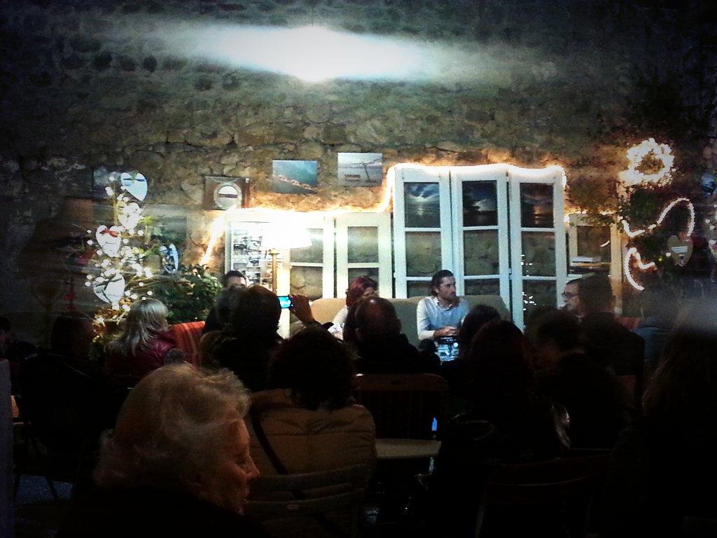 hotelcasonazul's tweet photo. En directo, hablando con @ConchiRevuelta @JvrUriarte @JvrGranda @mjaviercallejo en #CuadraLab. Gracias!! http://t.co/yx8ITOkKKc