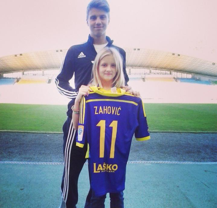 LukaZahovic's tweet photo. Birthday girl * http://t.co/NlZuOxOFBh
