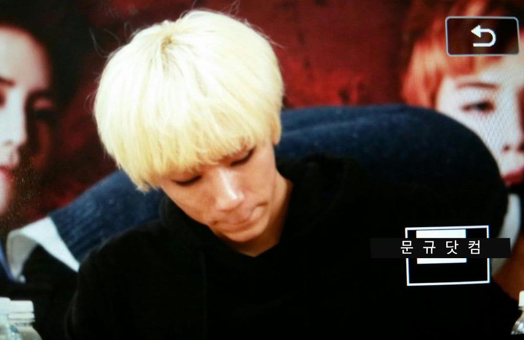 MOONGUYdotcom's tweet photo. [Preview] 141108 김포공항 팬싸 #HOTSHOT #문규 #티모테오 오늘도 안녕👋 http://t.co/GKWvTwrh1q