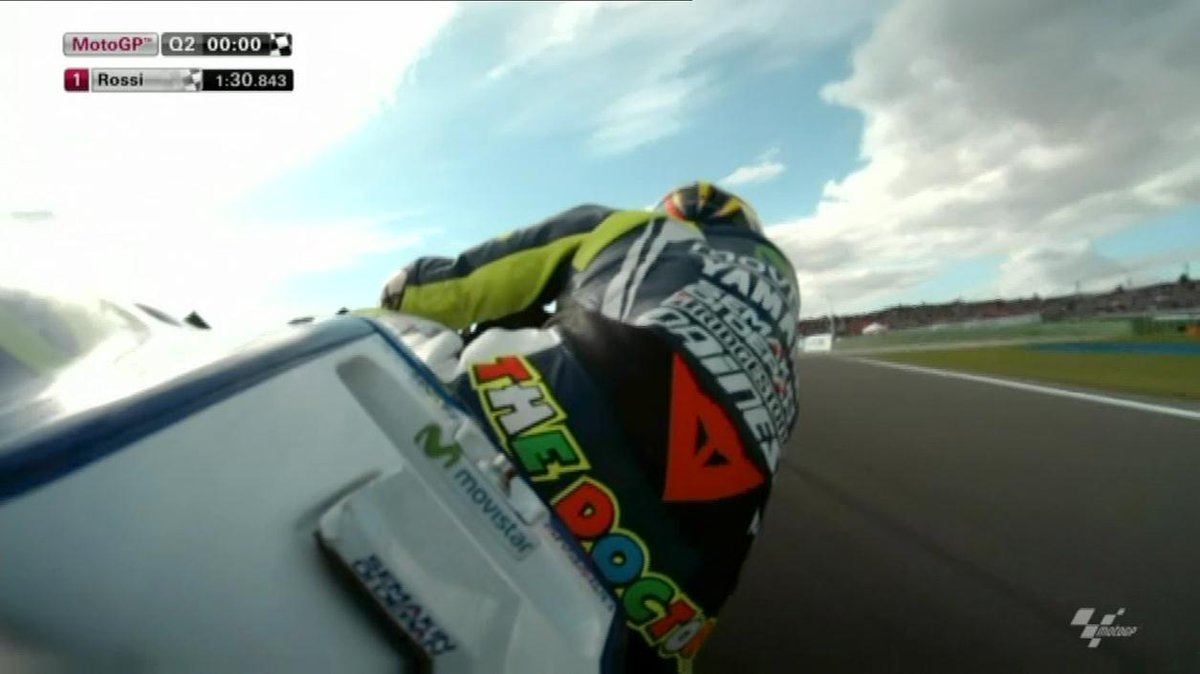 MediasetMotor's tweet photo. Rossi se hace con la última pole de la temporada con 1:30:843. Al minuto > http://t.co/7FKNRc47Ex http://t.co/j8B5U7yOrF