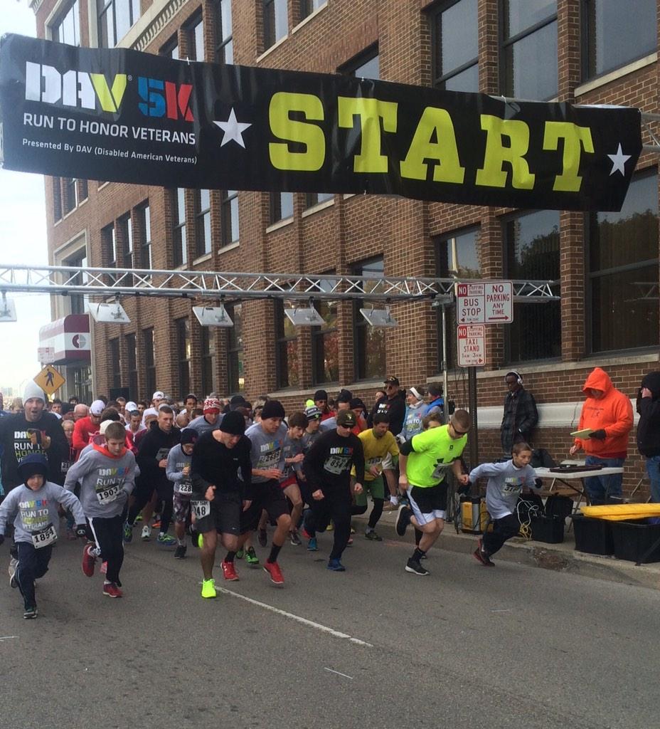 And we're off! The second annual #dav5Kcin is underway!