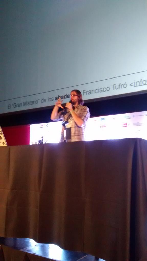 RodrigoCaroLang's tweet photo. @franciscotufro de @nastycloud dando una charla sobre shaders. #EVA2014 #indiegamedev http://t.co/muO9coUyT9