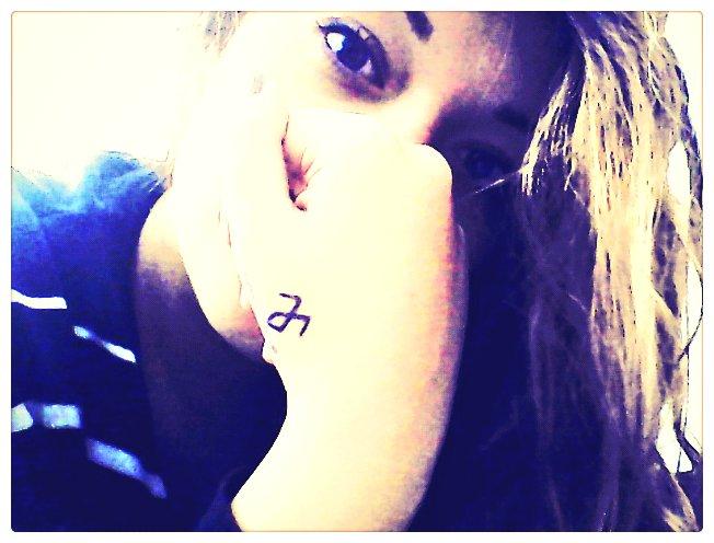 JamieIsLife____'s tweet image. La noia oh. 👊❤