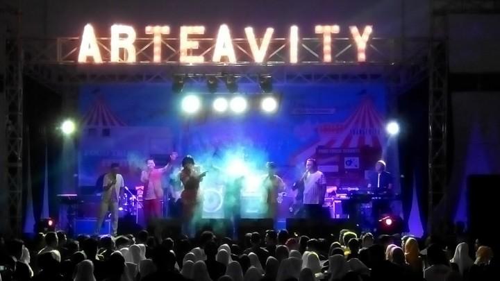 projectpop's tweet image. Makasiiiiih SMA Al Azhar Pusat udah goyang bareng Project Pop tadi di Arteavity.. seruuu!