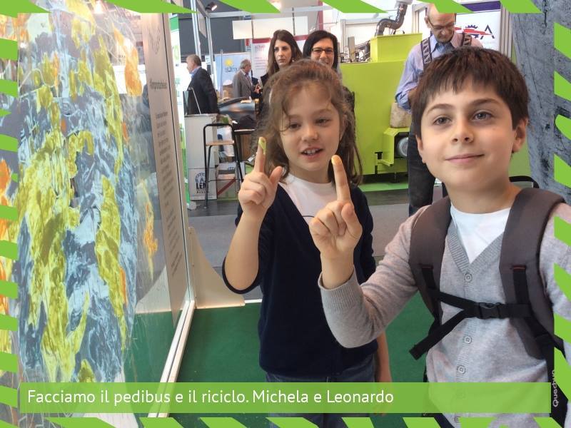 improchelasci's tweet photo. Michela e Leonardo: "Facciamo il pedibus e ricicliamo!" Che #selfie dolce con la app de #limprontachelasci! @ecomondo http://t.co/xPtzcYgjd9