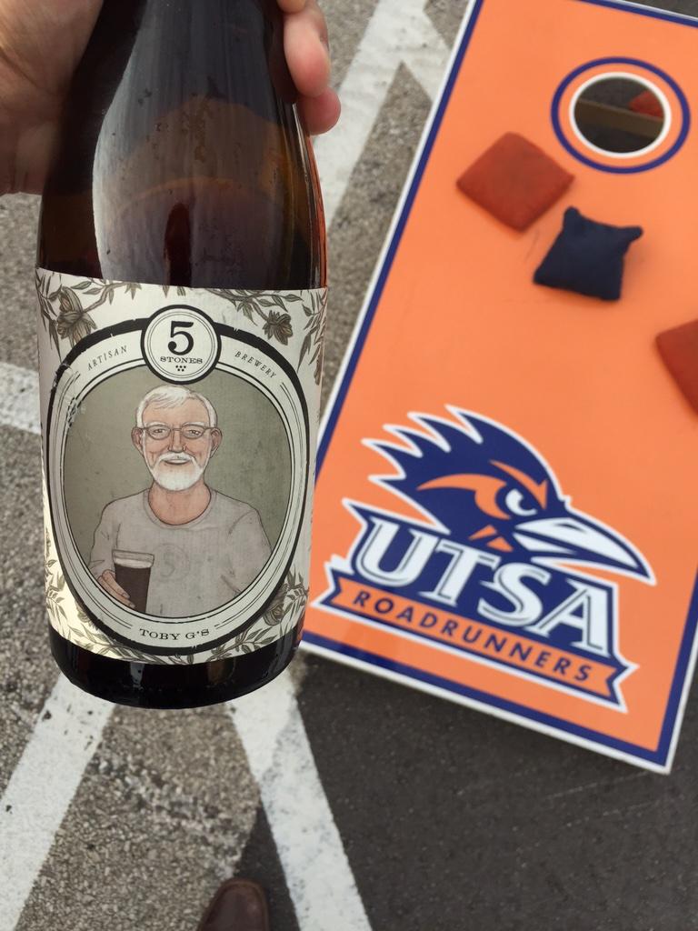 drewbabydrew85's tweet photo. @5StonesBrewing aka #BeerWhisperer, your #TobyG is downright amazing! #UTSA #BirdGang
(@RoadrunnerWay #SupportLocal) http://t.co/Swjh4t2WWx