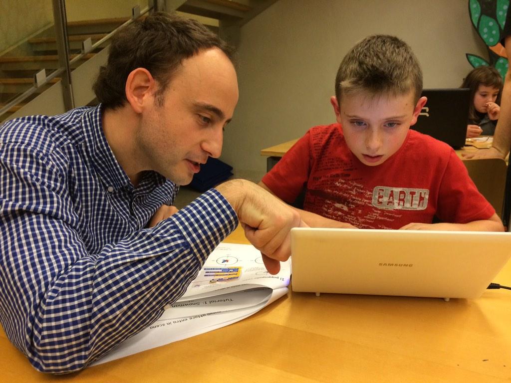 CoderDojoTrento's tweet photo. Adoro :-) Facce da #codermentor in biblioteca. Happy bday to us! #dojopic #scratch http://t.co/AZ4fQQb4lm