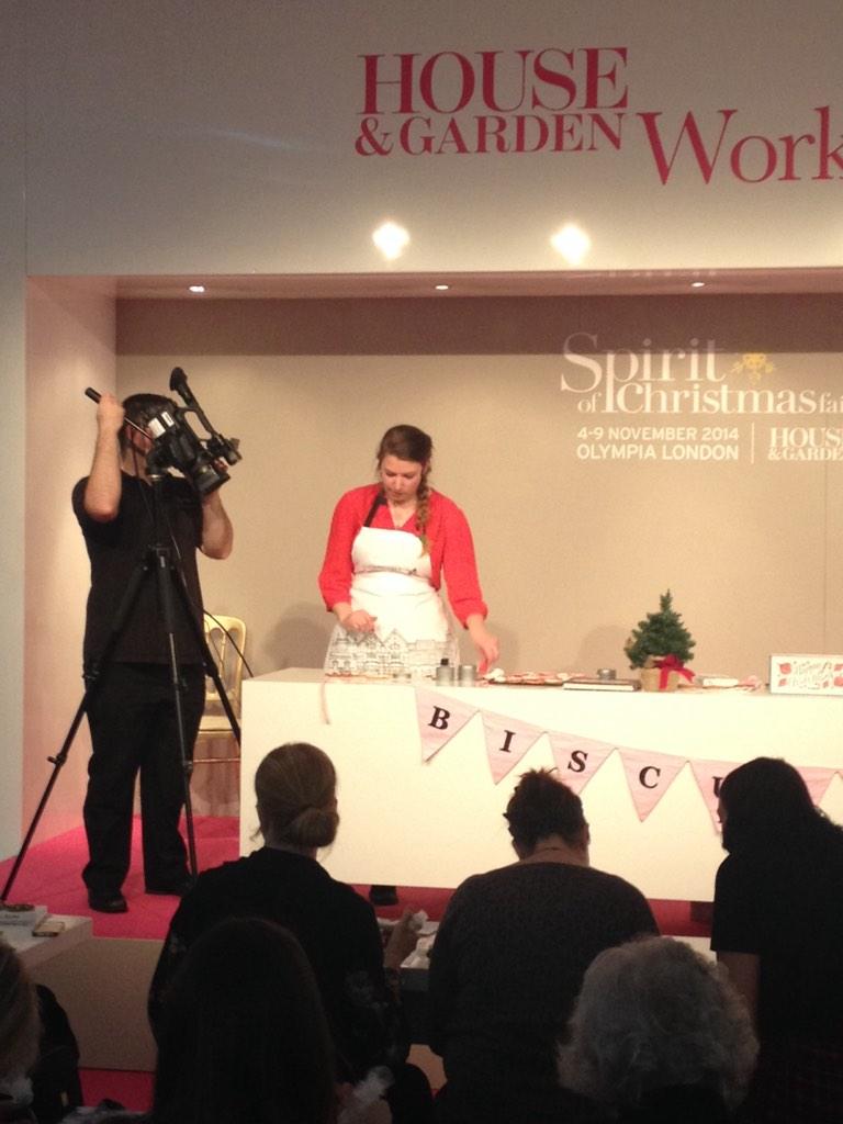 ForgetMeNotC's tweet image. “@BiscuiteersLtd: The lovely Becky doing an icing demonstration @SpiritFairs #SpiritOfChristmas! http://t.co/5CkfU9ElMg” Thats me!!!