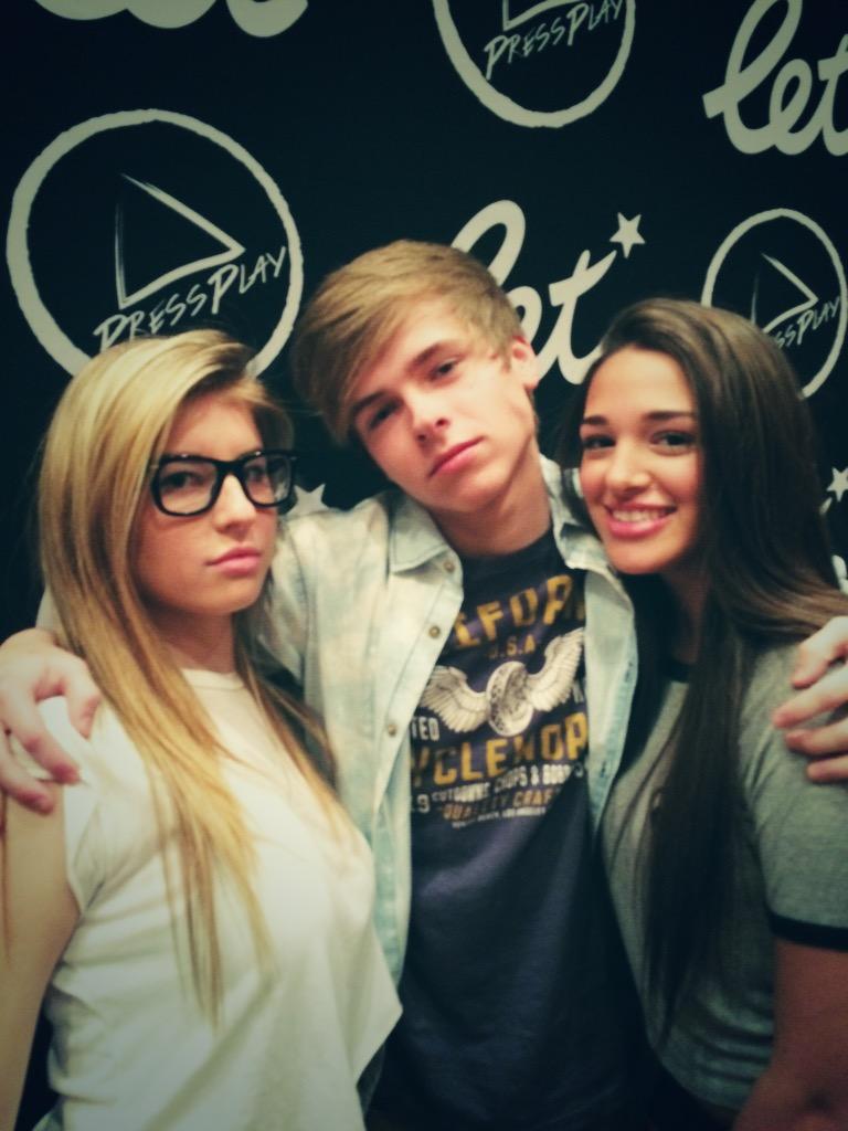 LikeyTweets's tweet photo. Luke the ladies man -m http://t.co/KIjYjRO5M8