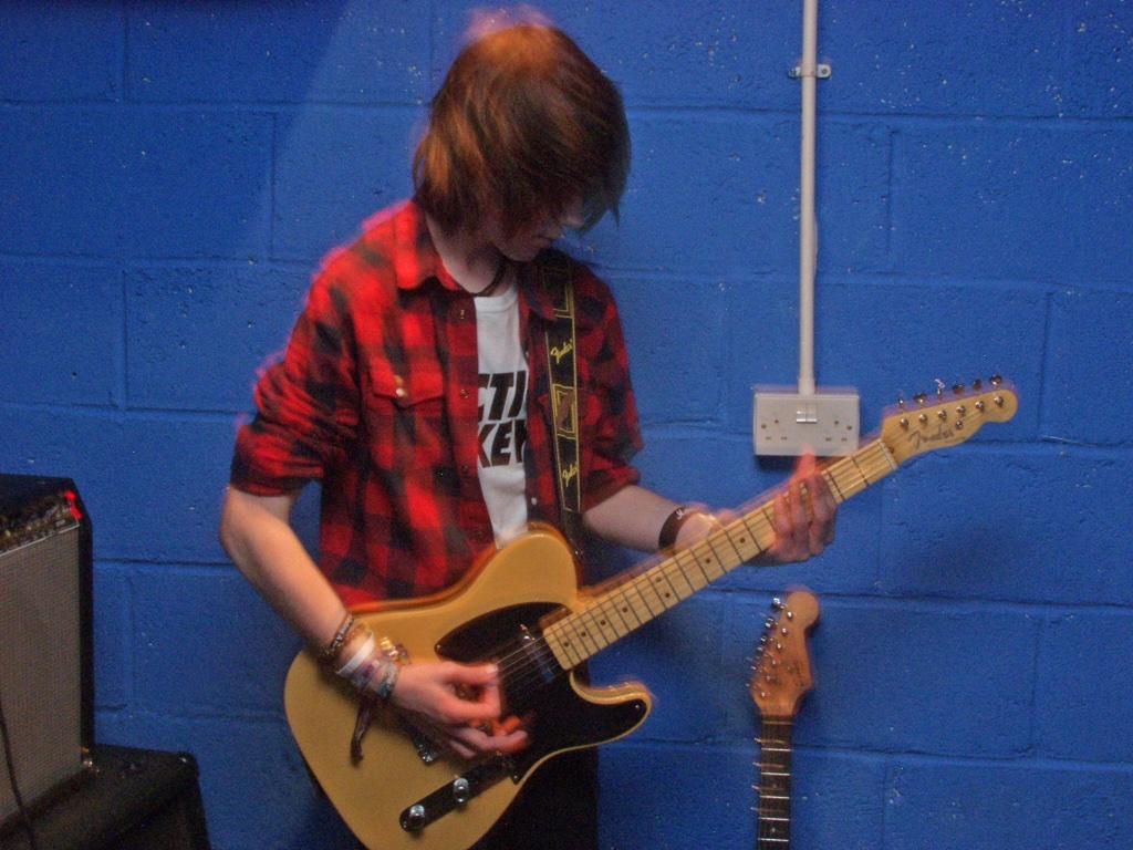 drakehall1997's tweet photo. Had a blast at band practice with Ben and Callum on vocals. Jacob on guitar. Then Danny on screams and bass guitar. http://t.co/F9s9OEe9nT