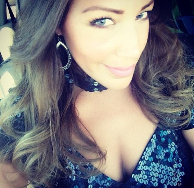 Jenilca's tweet photo. Las sorpresas que verán mańana domingo les van a encantar 💋🎤 @ElArtistaTV #teamjenilca #YSEA http://t.co/e3h0bqTEtK