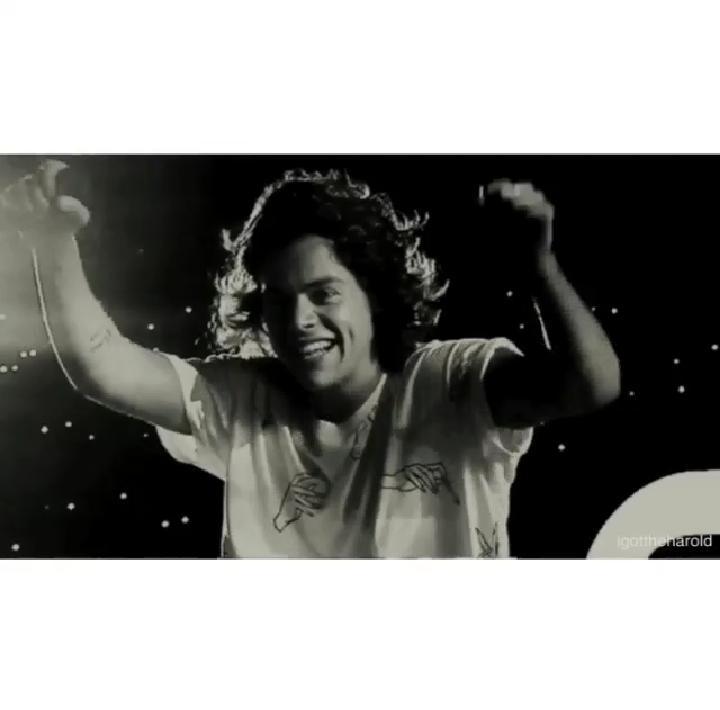 MyArmyOfStyles's tweet image. Imagine Harry spotting you in the crowd and just go like
#EMABiggestFans1D