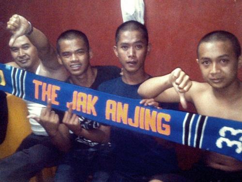 MazBurong's tweet photo. Janji kami buat persib =))) oraaait http://t.co/5LKy2JzcVz