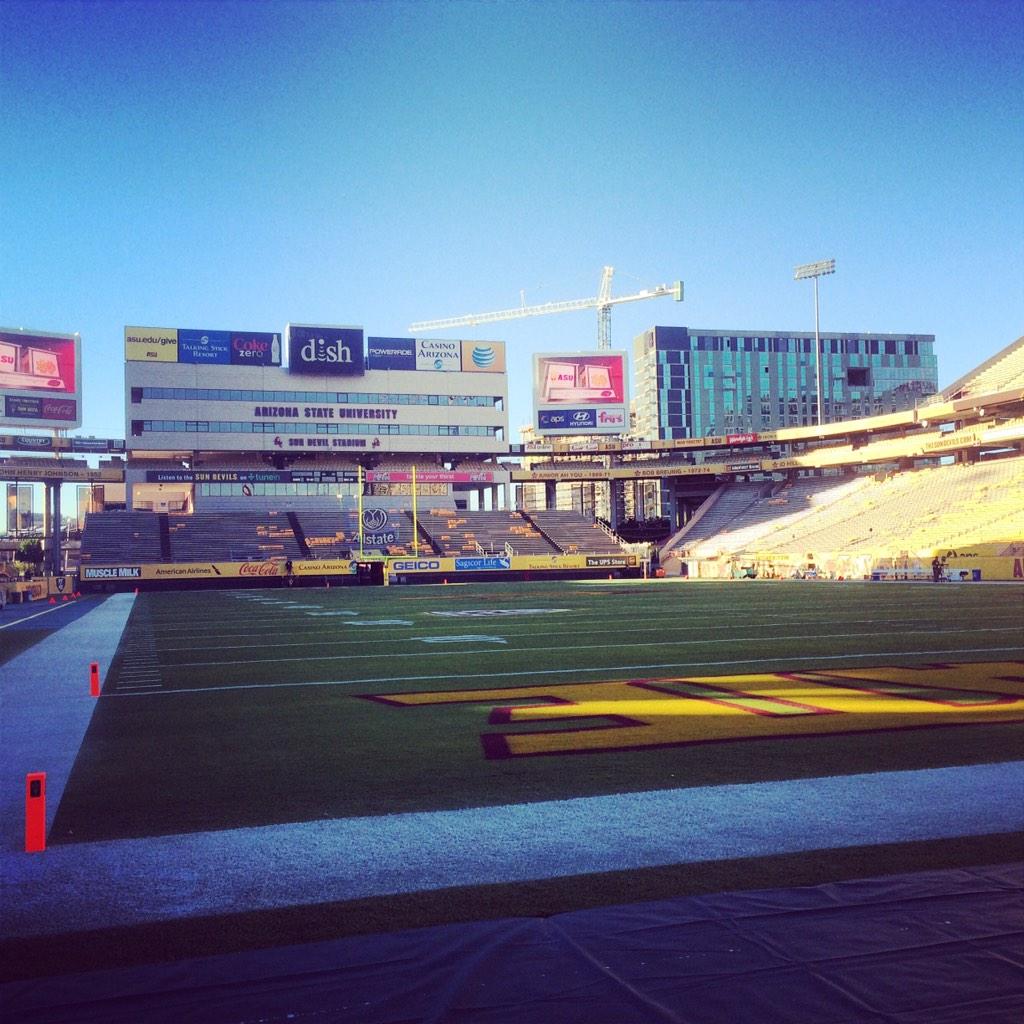 Dbowen337's tweet photo. Pregame before the win#ASUvsND http://t.co/aWA2upQa5s
