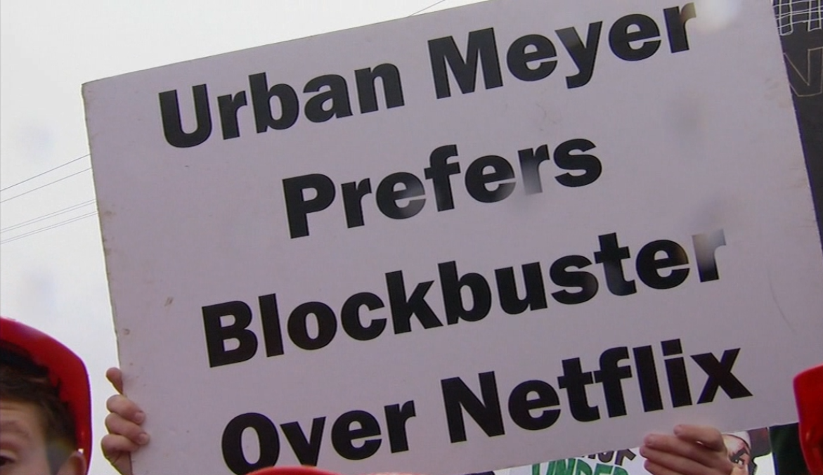 JeeshGoshImJosh's tweet photo. “@CollegeGameDay: #GameDaySigns | Week 11 http://t.co/Yjh9OfD39H” @MichaelRyder #GoSpartans