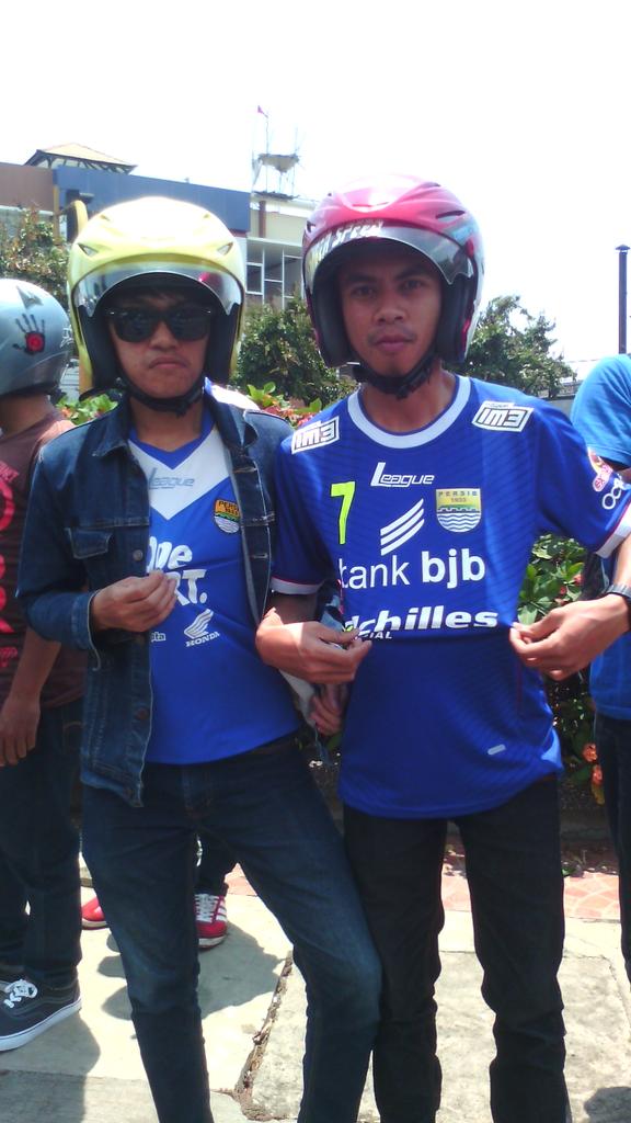 raden_rizkii's tweet photo. Aing nu juara mah "@dikadadekss: bandung juara http://t.co/NfOnHN6bJz"