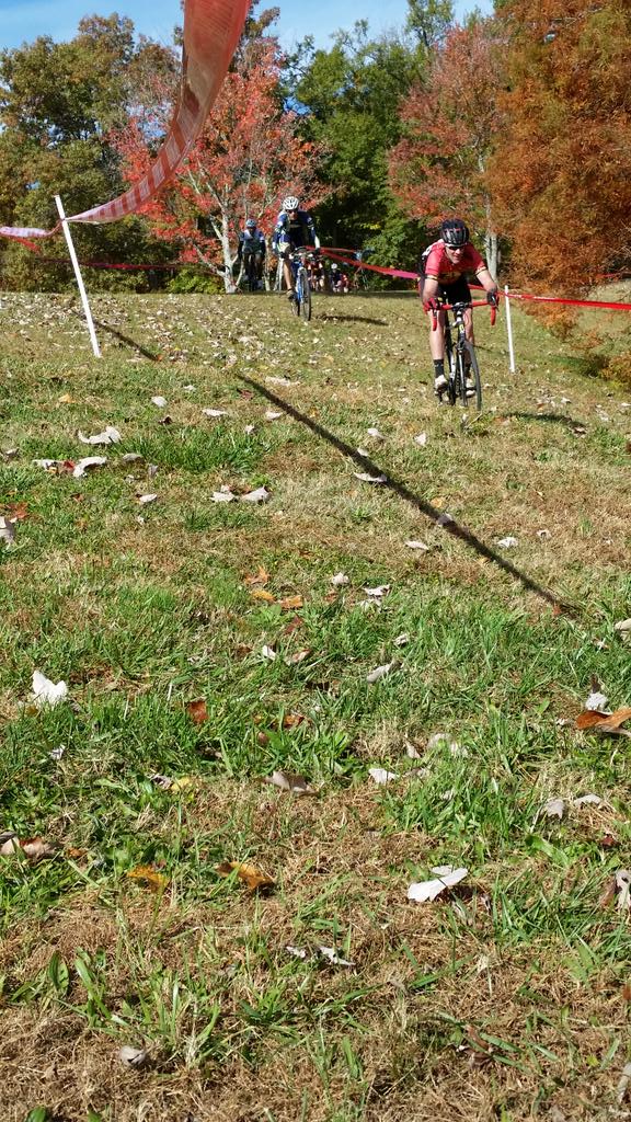 GreenvilleCXCup's tweet photo. Local celebrity @CleveBlackwell railing it down the hill. #CXCup http://t.co/ZOlip10tVE