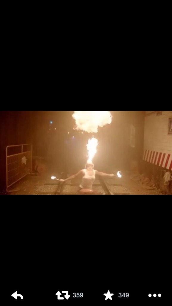 passmitheAUX's tweet photo. When the squad singin along to the AUX cord http://t.co/pBxQfJdPRT