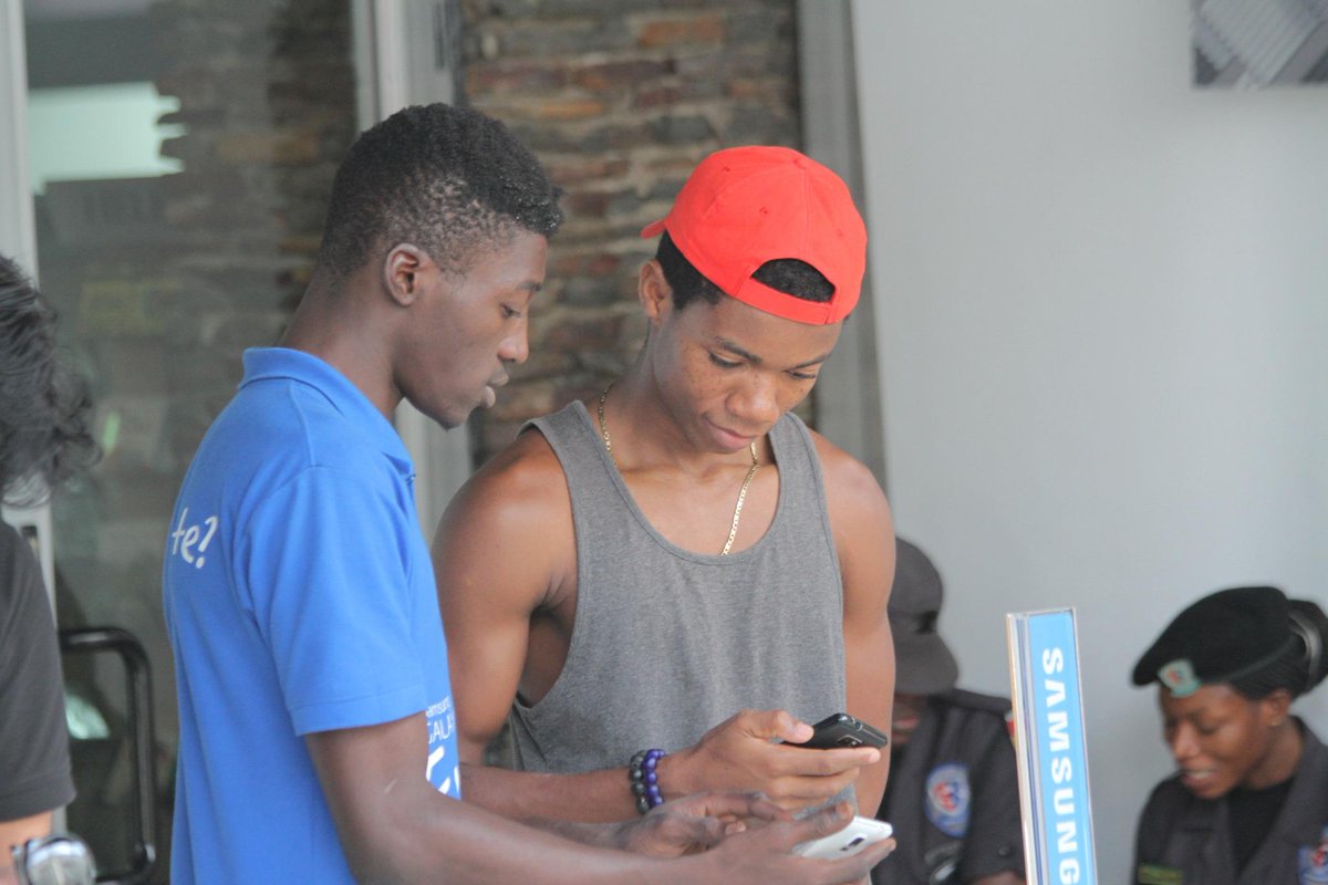 Samsung_Ghana's tweet photo. Star boy @KIDImusic is here at the #Note4Expo with the Cool Kids of #BlueClass. Join us here for the Note 4 review. http://t.co/6uajDnSo8e